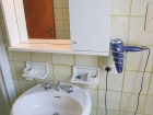 ferienwohnung-torri-del-benaco-mit-pool-Bad-0005