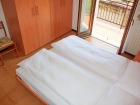 ferienwohnung-torri-del-benaco-mit-pool-Elternzimmer-0002