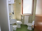 ferienwohnung-torri-del-benaco-mit-pool-Bad-0001