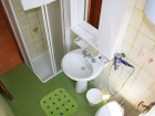 ferienwohnung-torri-del-benaco-mit-pool-Bad-0002