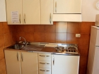 ferienwohnung-torri-del-benaco-mit-pool-Kueche-0002