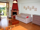 ferienwohnung-torri-del-benaco-mit-pool-Wohnzimmer-0002