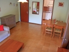 ferienwohnung-torri-del-benaco-mit-pool-Wohnzimmer-0003