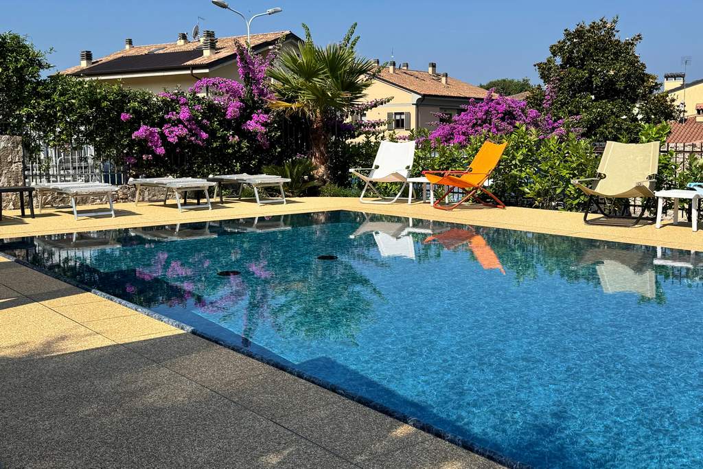 ferienwohnung-torri-del-benaco-mit-pool-25